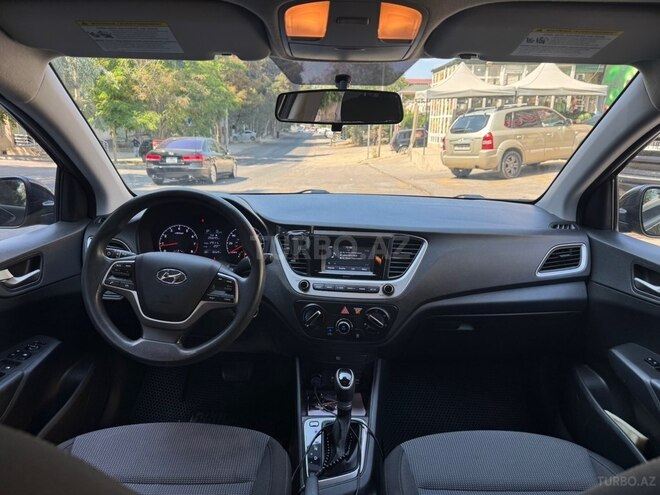 Hyundai Accent-10