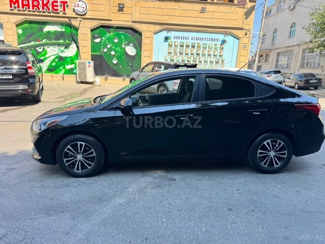 Hyundai Accent-4