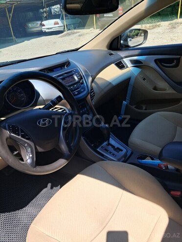 Hyundai Elantra-6