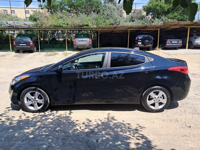 Hyundai Elantra-8