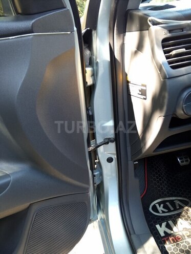 Kia Rio-12