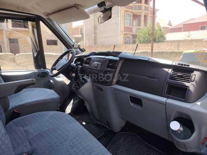 Ford Transit-6
