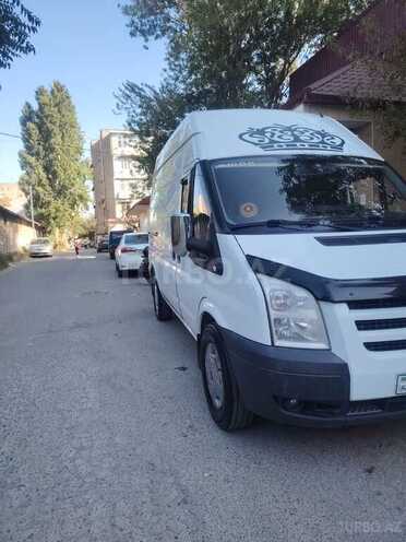 Ford Transit-8