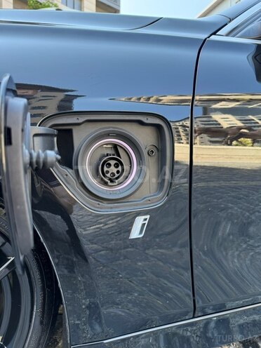 BMW 330e-13