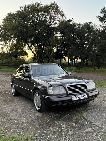 Mercedes E 220-1