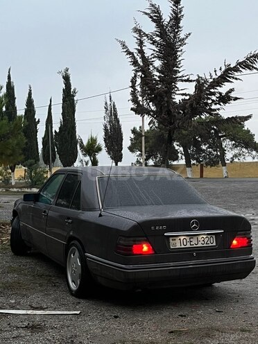 Mercedes E 220-2