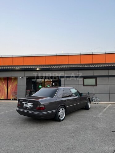 Mercedes E 220-3