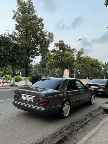 Mercedes E 220-4