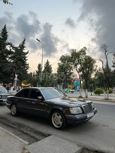Mercedes E 220-5