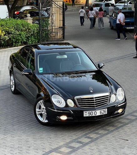 Mercedes E 220-1