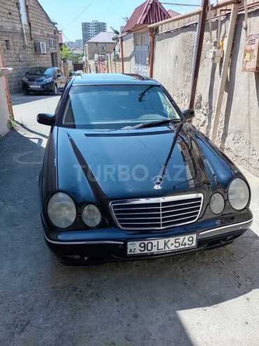 Mercedes E 240-1