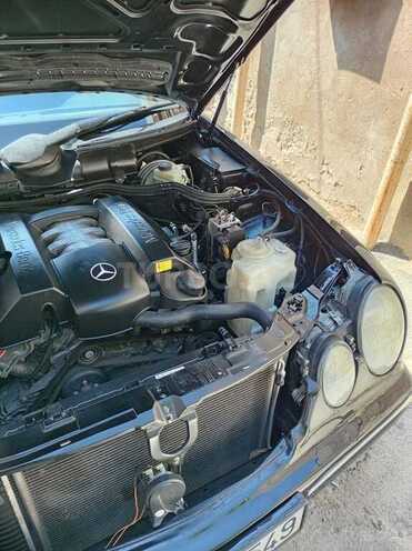 Mercedes E 240-10