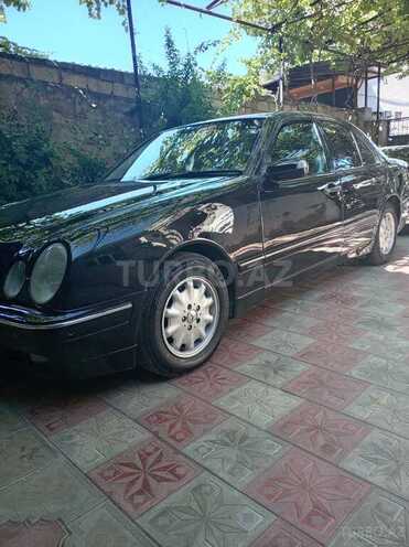 Mercedes E 240-4