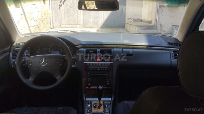 Mercedes E 240-3