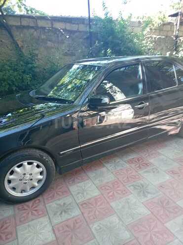 Mercedes E 240-16