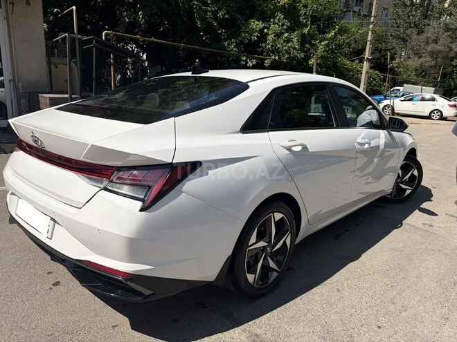 Hyundai Elantra-4