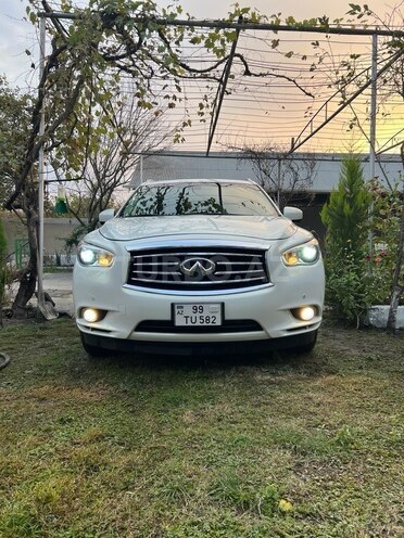 Infiniti JX35-1