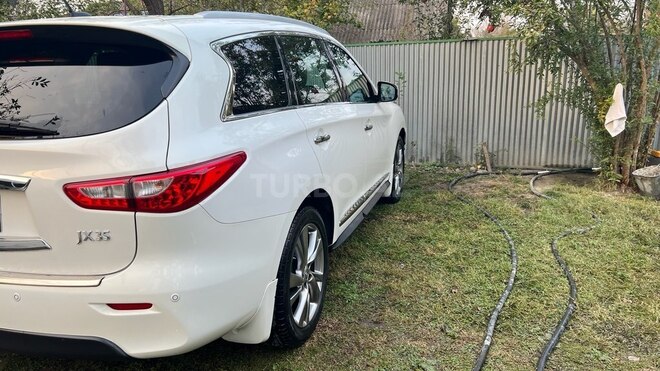 Infiniti JX35-3