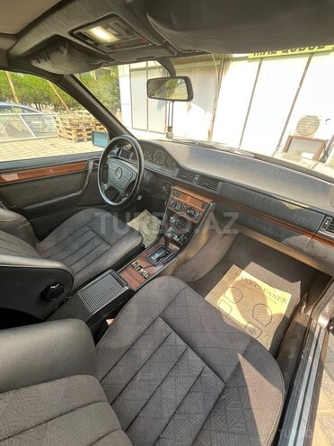 Mercedes E 220-8