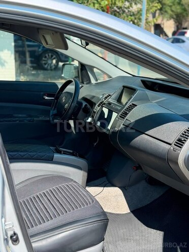 Toyota Prius-5