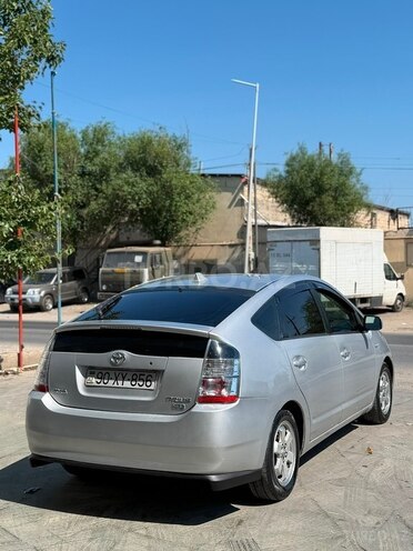 Toyota Prius-4