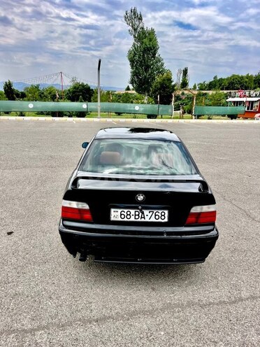 BMW 320-3
