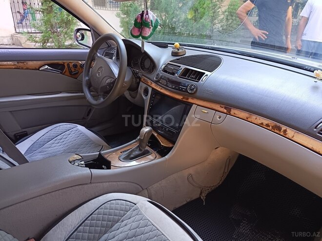 Mercedes E 240-4