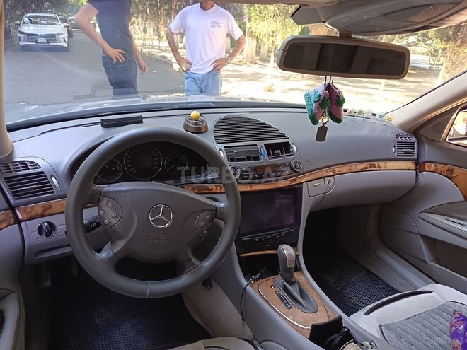 Mercedes E 240-2