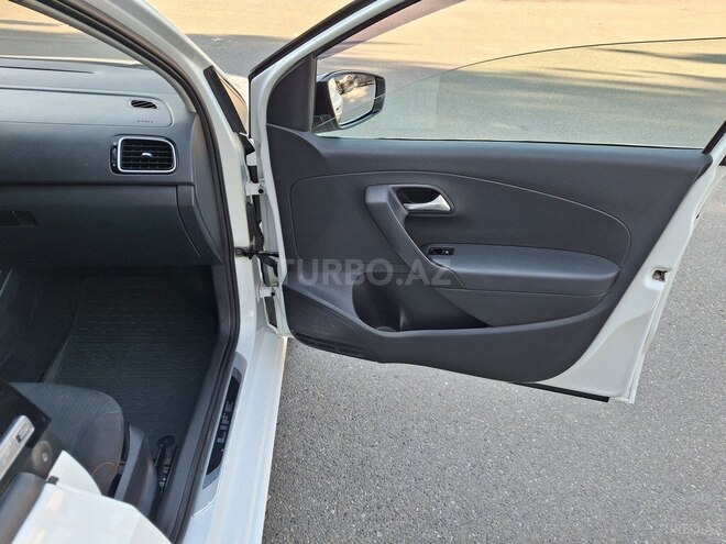 Volkswagen Polo-7