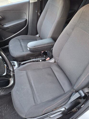 Volkswagen Polo-6