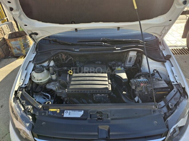 Volkswagen Polo-11