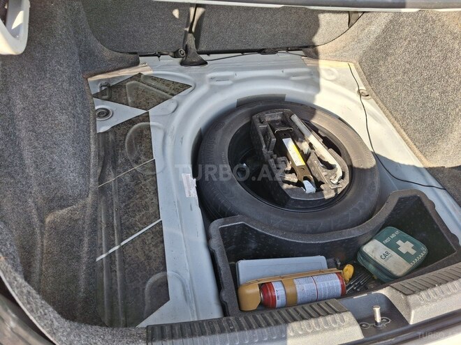 Volkswagen Polo-12