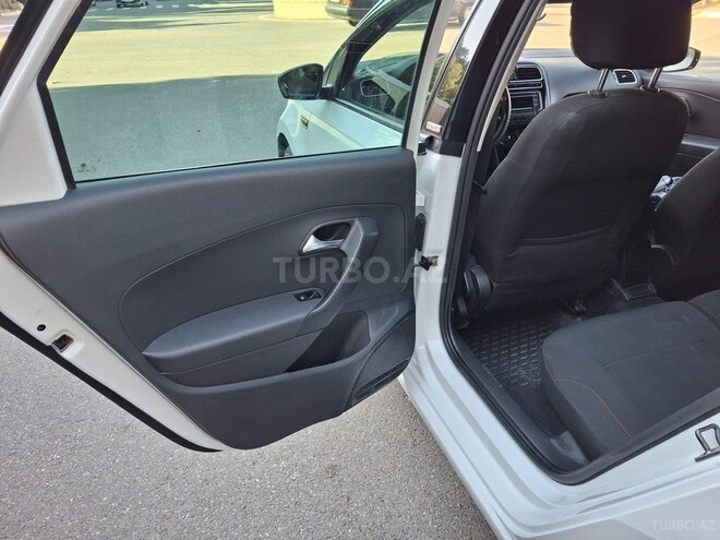 Volkswagen Polo-10