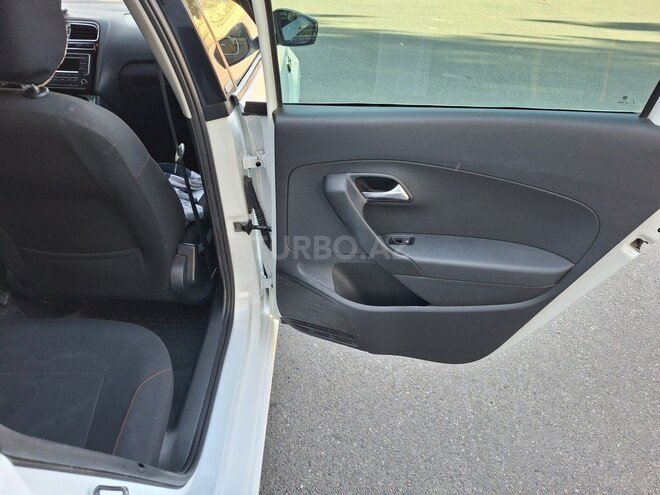 Volkswagen Polo-9