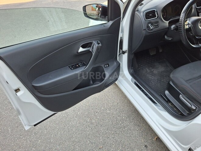 Volkswagen Polo-8