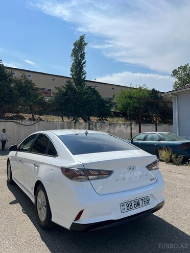 Hyundai Sonata-11