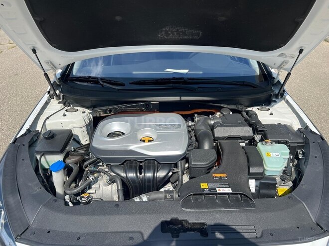 Hyundai Sonata-8