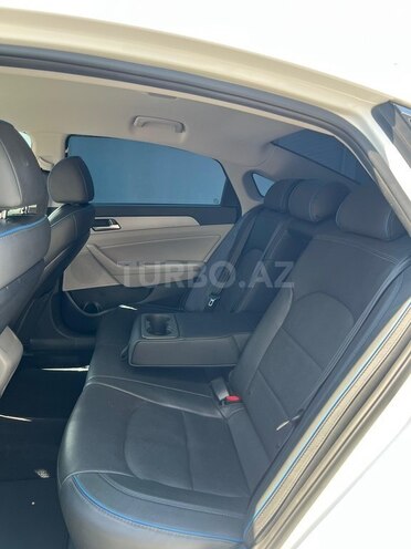Hyundai Sonata-14