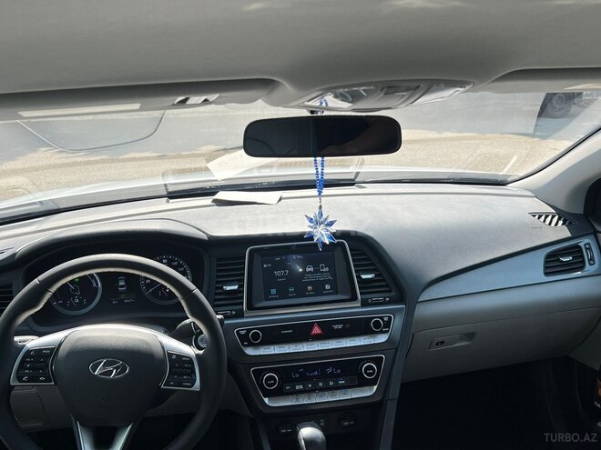 Hyundai Sonata-16