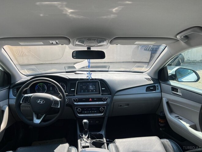 Hyundai Sonata-17