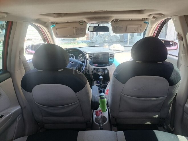 Kia Rio-5