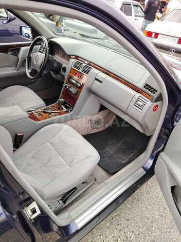 Mercedes E 240-7