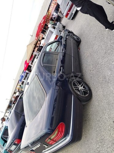 Mercedes E 240-3