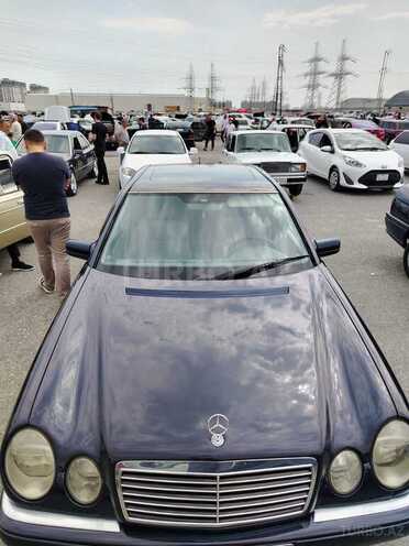 Mercedes E 240-5