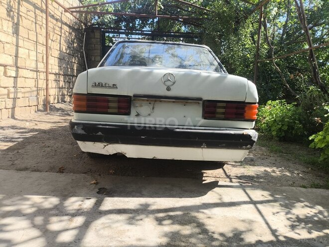 Mercedes 190-4