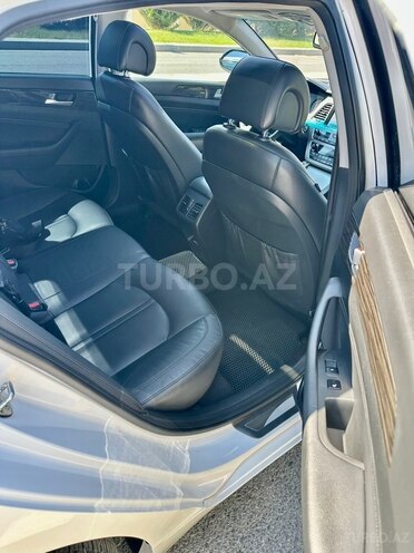Hyundai Sonata-12