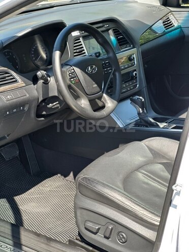 Hyundai Sonata-14