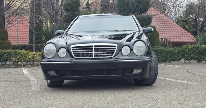 Mercedes E 270-1