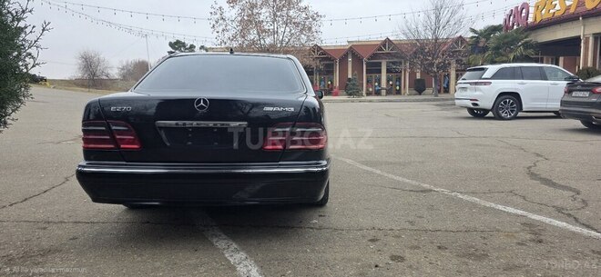 Mercedes E 270-2