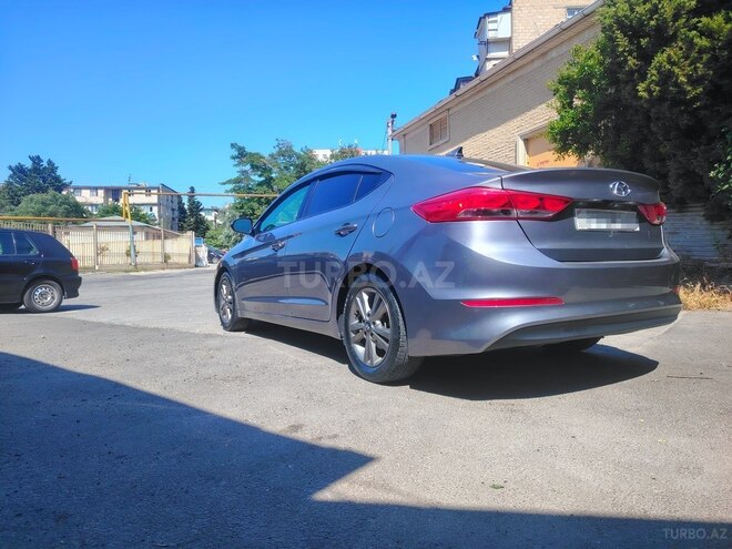 Hyundai Elantra-7